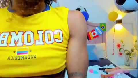 molyrestrepo online show from July 3, 8:57 pm