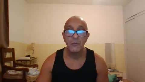 moment71200 online show from November 23, 6:06 pm