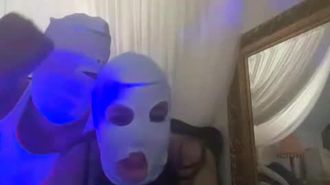 mommasmilkys online show from April 18, 2:02 am