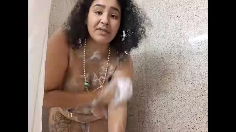 Mommy bubbles online show from December 14, 8:04 pm