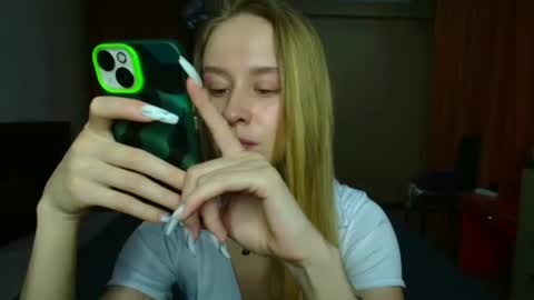 Mona online show from September 12, 5:26 pm