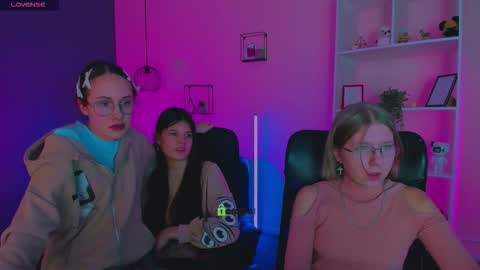 Mona  online show from February 5, 8:56 pm