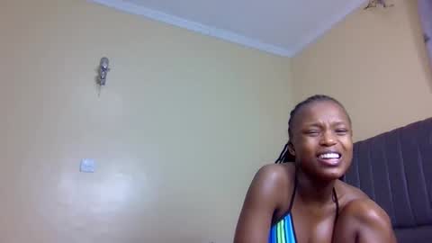 Snapshot of mona_luv1 chatting on October 22, 8:50 am Mona online show from October 22, 8:50 am