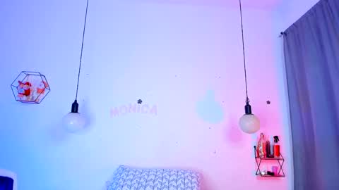 aleja      independent model       online show from April 15, 1:09 am