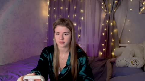 Monica online show from December 10, 11:30 pm