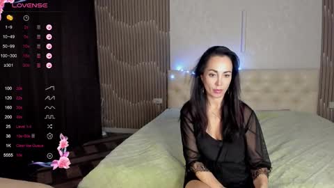 monica_weisss online show from November 2, 6:19 pm