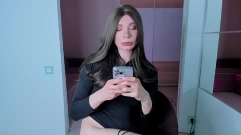 monicastark_ online show from May 28, 10:08 pm