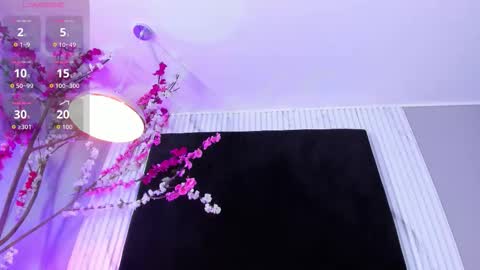 MONIK FOX online show from December 2, 8:40 pm