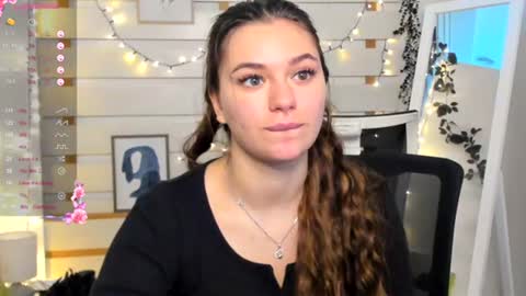 Monika online show from December 5, 3:10 pm