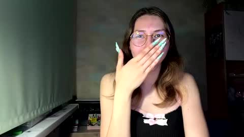 Mia online show from June 8, 6:20 pm
