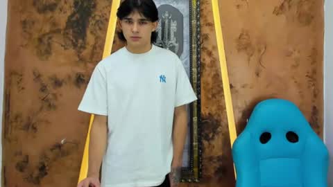 monky_0002 online show from July 11, 4:50 am