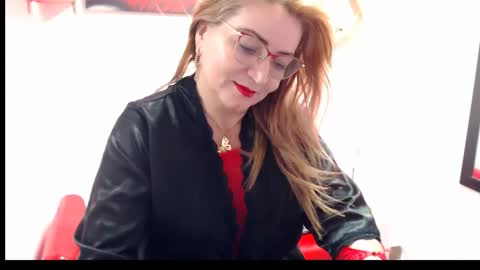monserrat_diva online show from June 7, 8:25 pm