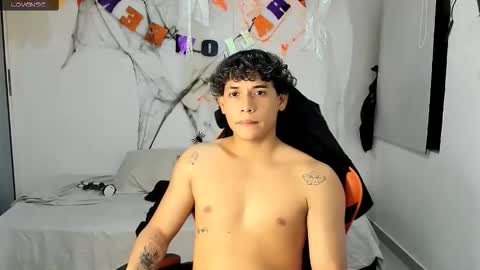 Snapshot of montes_juan chatting on October 21, 1:33 am montes_juan online show from October 21, 1:33 am