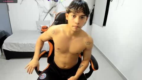 Snapshot of montes_juan chatting on October 18, 3:33 am montes_juan online show from October 18, 3:33 am