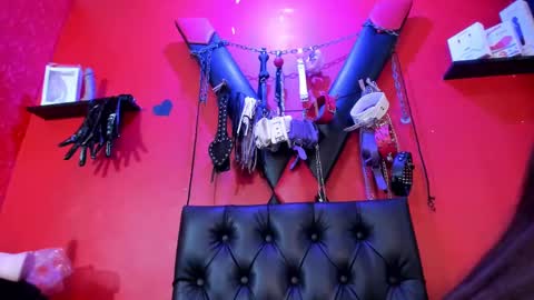 Monttserratt online show from March 11, 12:00 am