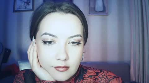 moodiemira online show from September 25, 6:48 pm