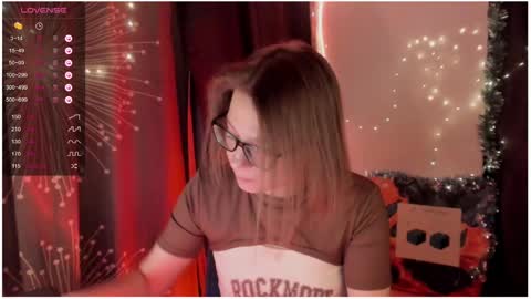 Snapshot of moon__girl chatting on December 7, 9:06 pm Roxy online show from December 7, 9:06 pm