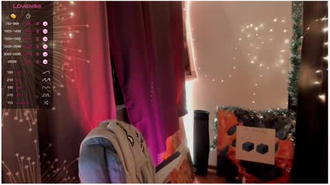 Snapshot of moon__girl chatting on December 8, 8:15 pm Roxy online show from December 8, 8:15 pm