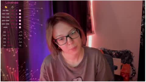 Snapshot of moon__girl chatting on December 12, 8:32 pm Roxy online show from December 12, 8:32 pm