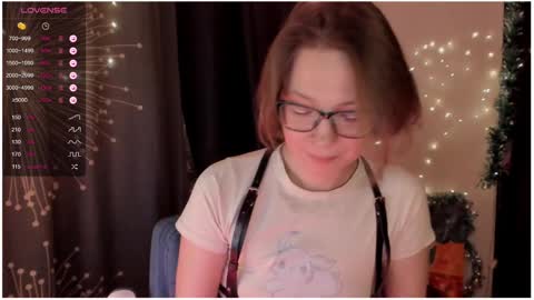 Snapshot of moon__girl chatting on December 14, 6:41 pm Roxy online show from December 14, 6:41 pm