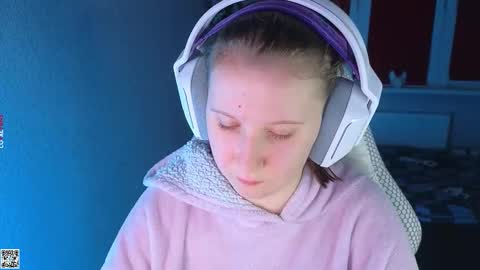 Lola online show from October 16, 3:22 pm