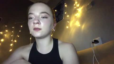 moon_hypnose online show from July 8, 8:23 pm