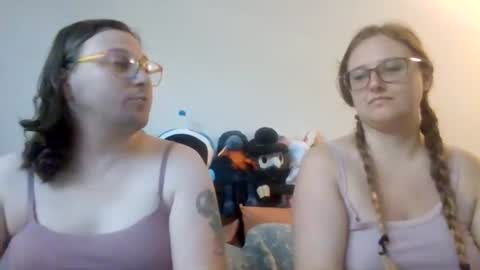 moonbeamsmischief online show from August 4, 12:17 am