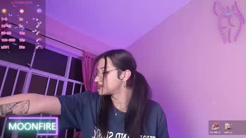 Snapshot of moonfiredance chatting on February 19, 6:33 am Nicky  online show from February 19, 6:33 am