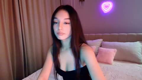 Mia online show from November 26, 12:35 pm