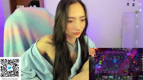 Snapshot of moonlady_ chatting on January 19, 8:50 am MOON online show from January 19, 8:50 am