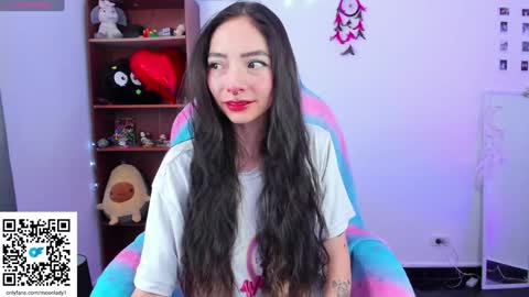 Snapshot of moonlady_ chatting on January 31, 8:22 pm MOON online show from January 31, 8:22 pm