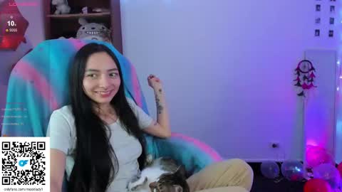 Snapshot of moonlady_ chatting on March 6, 7:25 am MOON online show from March 6, 7:25 am