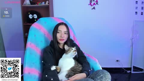 Snapshot of moonlady_ chatting on January 28, 5:00 am MOON online show from January 28, 5:00 am