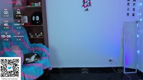 Snapshot of moonlady_ chatting on January 25, 1:21 am MOON online show from January 25, 1:21 am