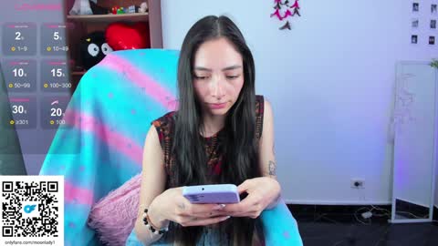 Snapshot of moonlady_ chatting on January 29, 9:07 pm MOON online show from January 29, 9:07 pm