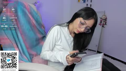 Snapshot of moonlady_ chatting on September 24, 4:41 am MOON online show from September 24, 4:41 am