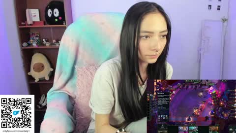 Snapshot of moonlady_ chatting on January 18, 5:20 am MOON online show from January 18, 5:20 am