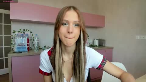 moony_light online show from May 18, 8:42 am