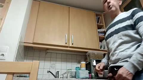 moos1 online show from October 16, 5:18 am