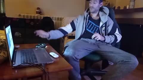 hotguy4all online show from December 4, 2:47 am