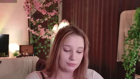 morvelyn online show from May 12, 6:06 pm