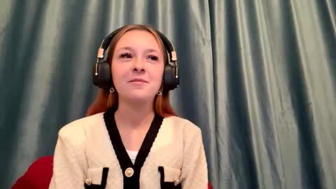Snapshot of mozelleberendt chatting on October 26, 2:29 pm Jenny online show from October 26, 2:29 pm