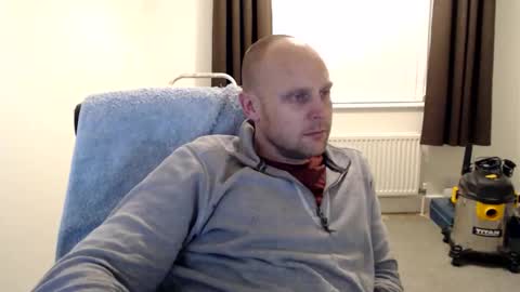 Snapshot of mr_baldy chatting on October 17, 11:53 pm Mr Baldy Likes to Chat online show from October 17, 11:53 pm