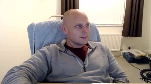 Snapshot of mr_baldy chatting on October 12, 12:14 am Mr Baldy Likes to Chat online show from October 12, 12:14 am