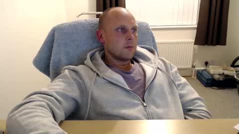 Snapshot of mr_baldy chatting on October 4, 12:30 am Mr Baldy Likes to Chat online show from October 4, 12:30 am