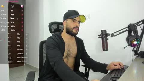 Snapshot of mr_chr1s chatting on October 13, 5:04 pm chris online show from October 13, 5:04 pm