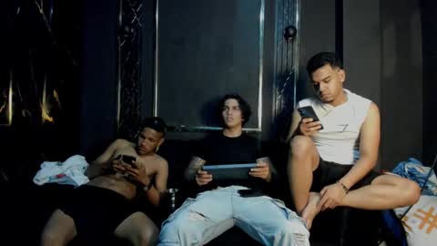 mr_maximo online show from December 1, 6:00 am