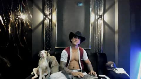 mr_maximo online show from October 11, 2:05 am