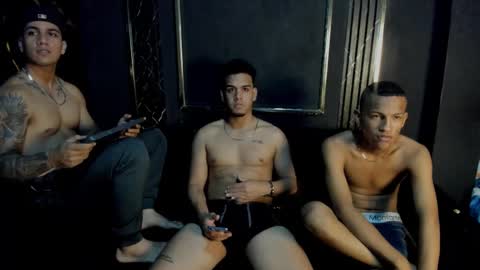 mr_maximo online show from December 2, 6:10 am