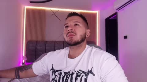 MIKEE online show from April 16, 3:06 am